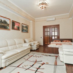4-комнатная квартира возле ЖД вокзала, ул.Ульяновская,32